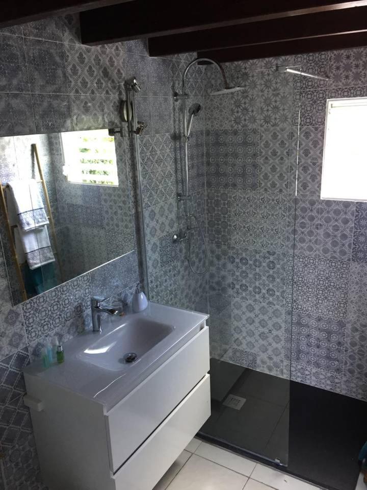 Apartament T2 Tropical En Bord De Piscine A 100M De La Mer Le Carbet Zewnętrze zdjęcie